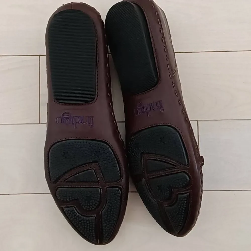 Indigo by Clarks Women's Brown Leather Pointed Toe Slip-On Loafers Size 8.5